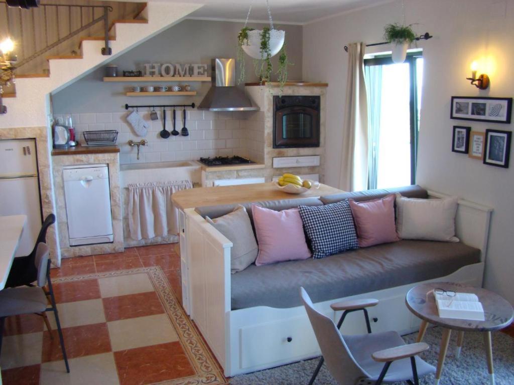 Holliday Home Alida With Jacuzzi Подгора Экстерьер фото